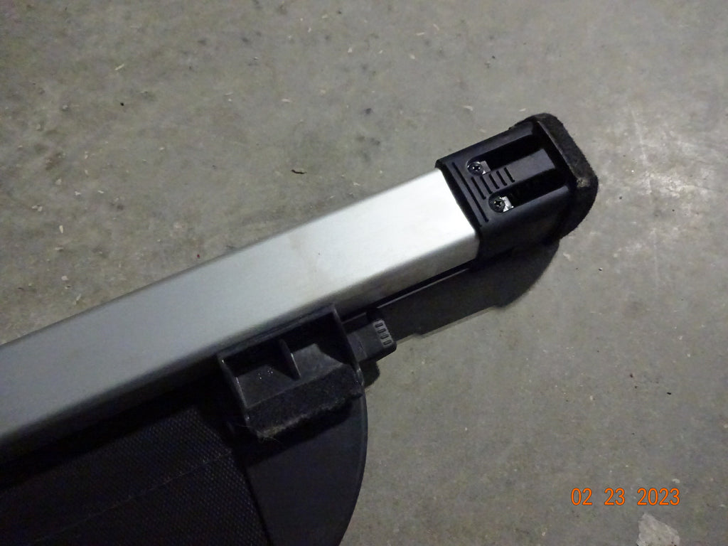 Black Retractable Cargo Cover S8978