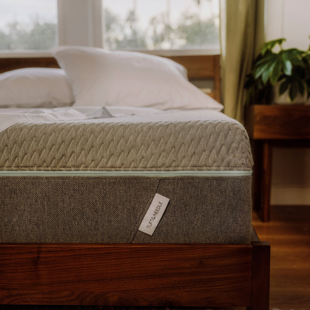 Queen Adaptive Foam Mattress G883583