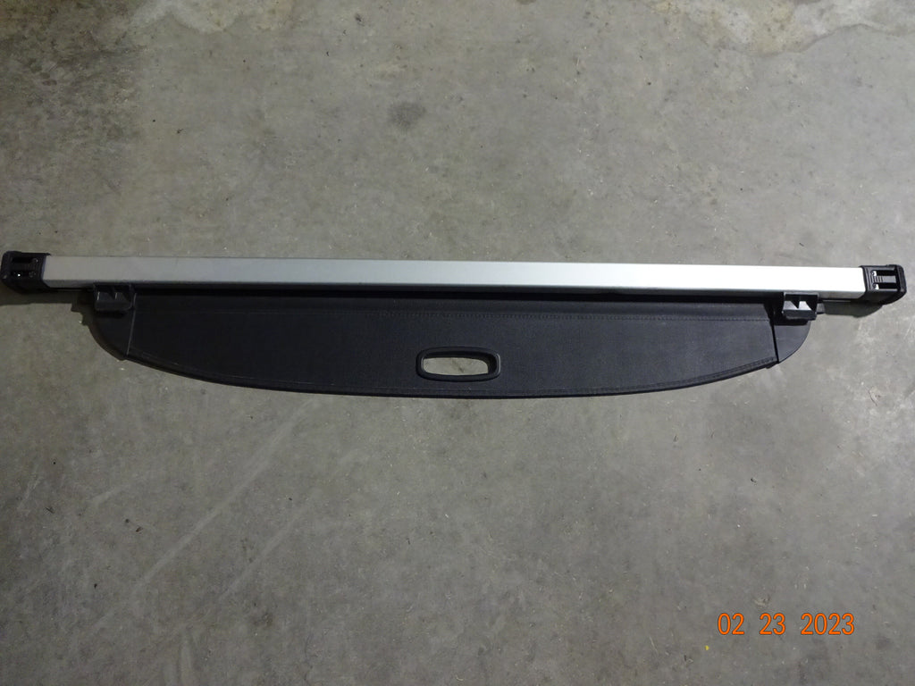 Black Retractable Cargo Cover S8978