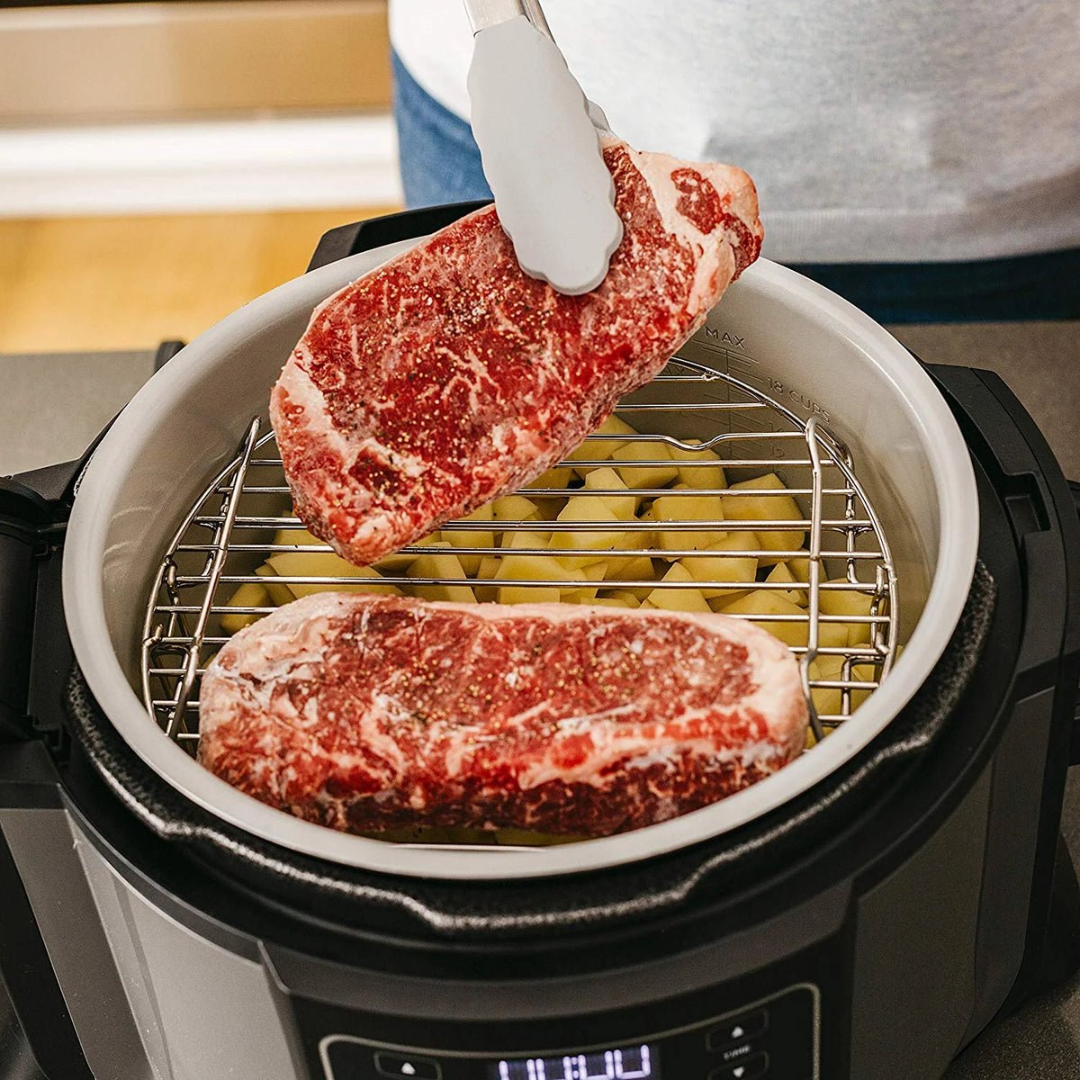 6.5 quart Black Gray Pressure Cooker & Air Fryer H371121