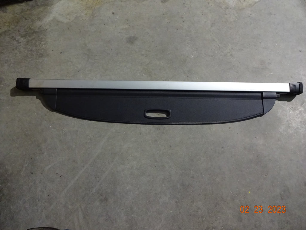 Black Retractable Cargo Cover S8978