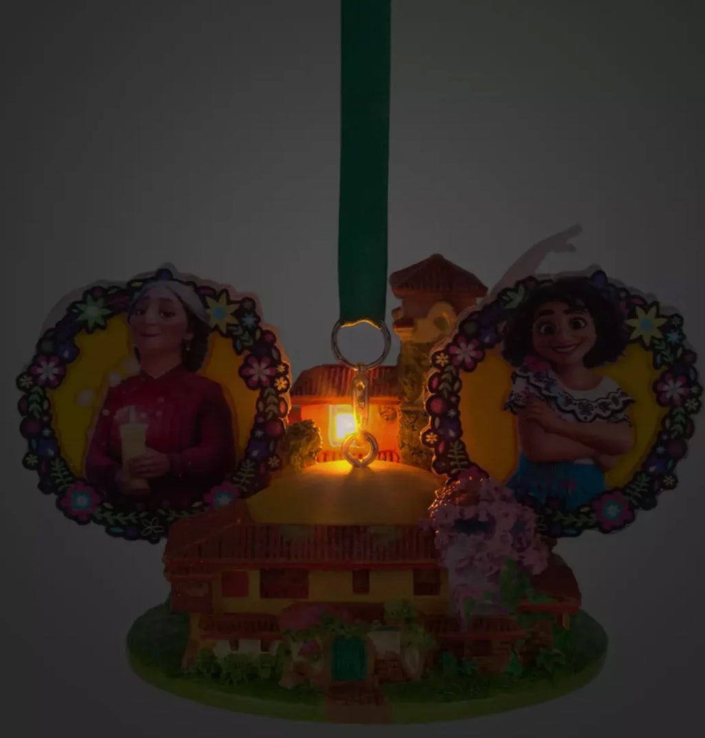Light-Up Ornament C561