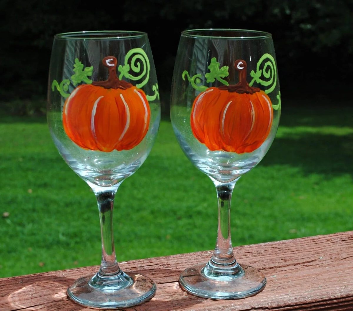 2 Hand Painted Stemmed Wine Glasses Set L636